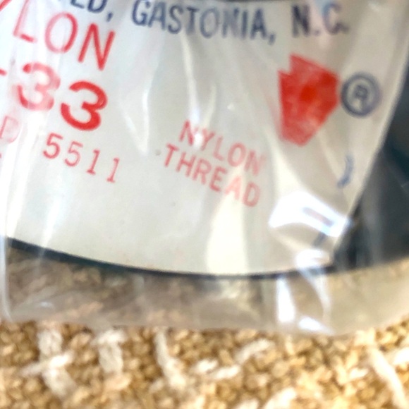 NIP Kelly Green large nylon thread spool - Picture 11 of 13